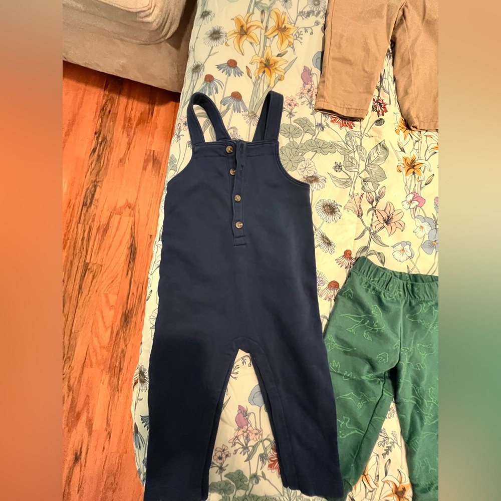 4 boy items bundle - Picture 2 of 8